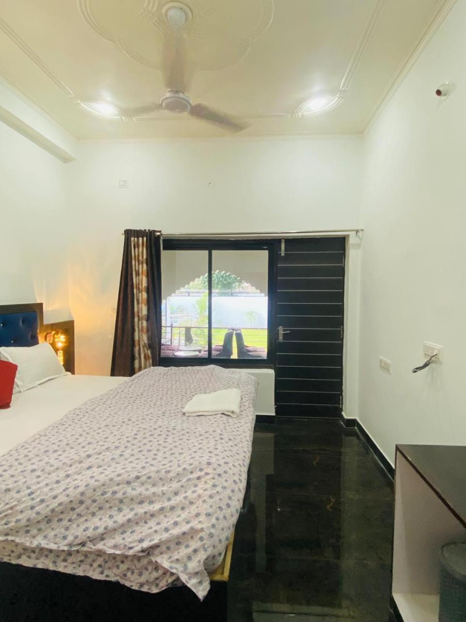 Prem Home Stay ขชุราโห ภายนอก รูปภาพ