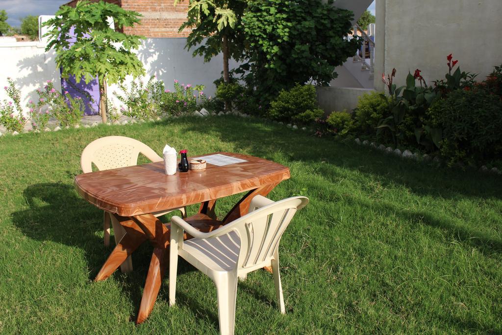 Prem Home Stay ขชุราโห ภายนอก รูปภาพ