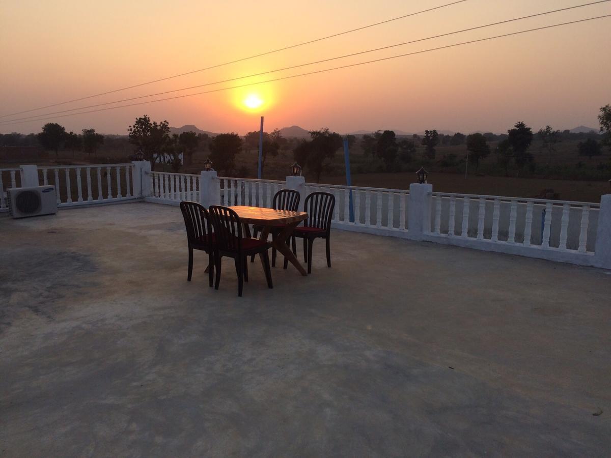 Prem Home Stay ขชุราโห ภายนอก รูปภาพ